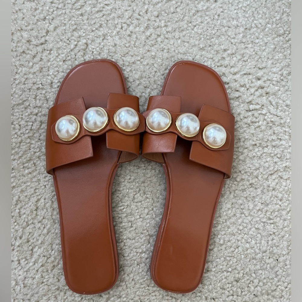 Sandals, size 41, cognac color with pearl details